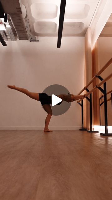 carly bateman | body-loving barre workouts on Instagram: "I think ice skater is up there with my top 5 barre positions I won’t lie, what’s yours? 🩰🩰🩰

- knee tuck to leg extension 
- straight leg floor taps 
- flexed pulses 
- rainbows 
- pointed pulses 
- isometric hold (opt to take same hand as standing leg off barre) 

8-16 reps of each and repeat on the other side ! 🥰💞🩰🫧

#barre #barreworkout #pilates #workoutsforwomen" Barre Legs Workout, Barre Workout Legs At Home, Floor Barre, Barre Home Workout, Pure Barre Workout, Best Barre Moves, Ballerina Workout, Leg Extensions, Ice Skaters