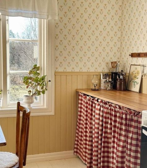 Brooke & Lou (@brookeandlou) • Instagram photos and videos Diy Deck Decor, Picnic Wallpaper, Wallpaper Cabinet, Dream House Layout, Country House Exterior, Yellow Kitchen Cabinets, 90s Home, Diy Room Decor For Teens, Yellow Kitchen