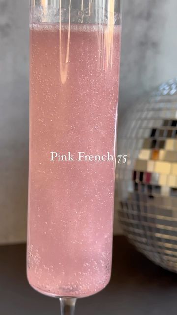 Pink Sparkling Drink, Glitter In Drinks, Pink Sparkly Drink, Pink Glitter Drink, Sparkly Cocktails, Pink Party Drinks, Sparkly Drinks, Pink Alcoholic Drinks, 2024 Cocktails