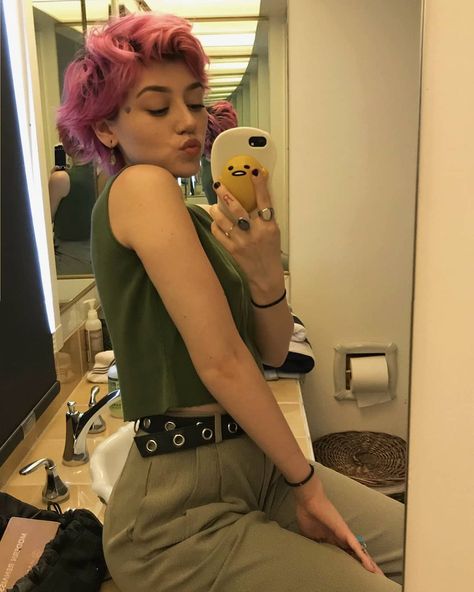 5 Likes, 1 Comments - kailee morgue updates (@itsmorguemami) on Instagram: “Kailee via twitter august 19, 2019: "Matthew lillard in the scooby doo movie is shook"” Soft Pink Hair, Kailee Morgue, Pixie Cut Hairstyles, Haircuts To Try, Like Aesthetic, Matthew Lillard, Shaved Side, Shaved Side Hairstyles, Cut Hairstyles