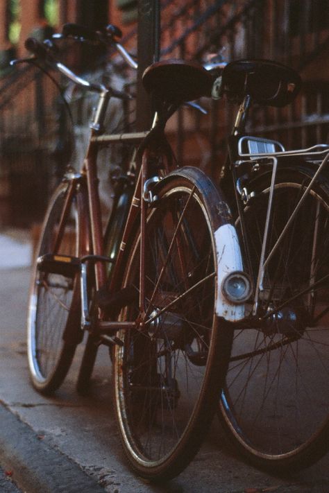 Aesthetic Bycicles, 80s Bike Aesthetic, Bletchley Circle, Vintage Bicycles Aesthetic, Bicycle Aesthetic, Aesthetic Bycicle Vintage, Aesthetic Bike, Giant Bicycle, Akechi Goro