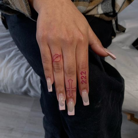 Pinky Tattoo, Cool Finger Tattoos, Simple Hand Tattoos, Side Hand Tattoos, Cute Finger Tattoos, Small Finger Tattoos, Finger Tattoo For Women, Knuckle Tattoos, Finger Tats