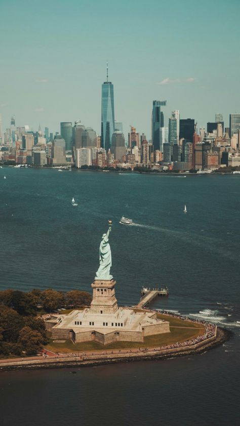 American Vibes, American Wallpaper, New York Wallpaper, New York City Photos, Good Morning Beautiful Pictures, Nyc Girl, Nyc Life, New York Life, New York City Travel