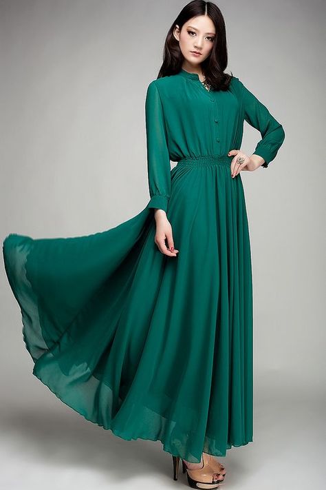 Modest+full+length+sleeve+green+maxi+dress+|+Mode-sty Simple Maxi, Estilo Hippie, Looks Street Style, Hijabi Fashion, Islamic Fashion, Muslimah Fashion, Maxi Dress Green, Modest Dresses, Flowing Maxi Dress