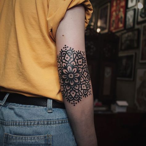 Black solid mandala tattoo on the right elbow Mandala Tattoo Elbow, Tattoo Elbow, Karva Chauth, Elbow Tattoos, Skeleton Hand Tattoo, Latest Mehndi, Tattoo Project, Latest Mehndi Designs, Black Ink Tattoos