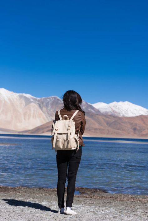 Outfit Ideas For Ladakh Trip, Leh Photo Ideas, Leh Ladakh Outfits Women, Ladakh Outfit Ideas Women, Leh Ladakh Photography Poses, Leh Ladakh Outfits, Leh Ladakh Photography, Leh Ladhak, Ladakh Photography