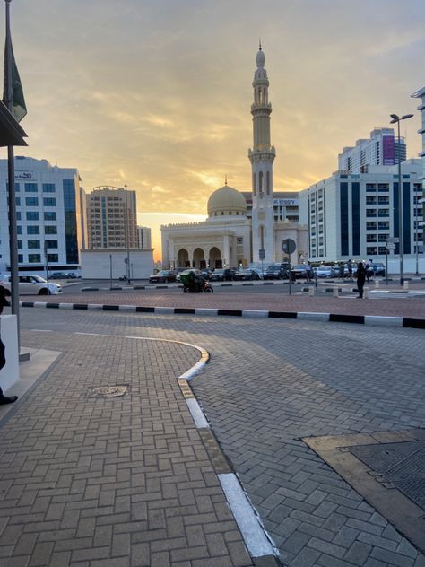 Dubai Masjid, Dubai Mosque, Mosque Beautiful, Beautiful Mosques, Dubai City, Sunset Aesthetic, Sharjah, In Dubai, Dubai