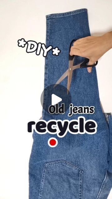 Repurpose Jeans Upcycling, How To Recycle Old Jeans, Recycling Old Jeans, Jean Bag Diy, Jean Purses Ideas Recycled Denim, Denim Purse Diy, Purse From Old Jeans, Diy Jeans Upcycle, Diy Jean Purse