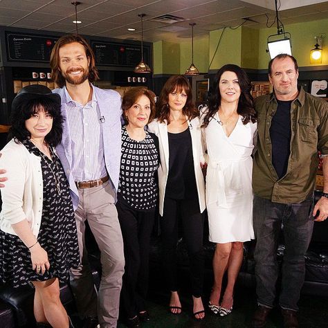 Pin for Later: Jared Padalecki Looks Happier Than Ever at the Gilmore Girls Reunion Jared Padalecki Gilmore Girls, Gilmore Girls Reunion, Movie Amy, Gilmore Girls Cast, Amy Sherman Palladino, Scott Patterson, In Omnia Paratus, Gilmore Girls Quotes, Oy With The Poodles Already