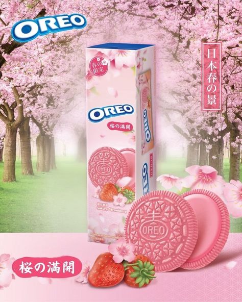 Oreo releases new sakura strawberry & sour plum flavours! | Localiiz Cherry Blossom Wedding Theme, Pink Snacks, Sour Plum, Oreo Flavors, Travel To Japan, Kawaii Dessert, Korean Snacks, Yummy Ice Cream, Asian Snacks