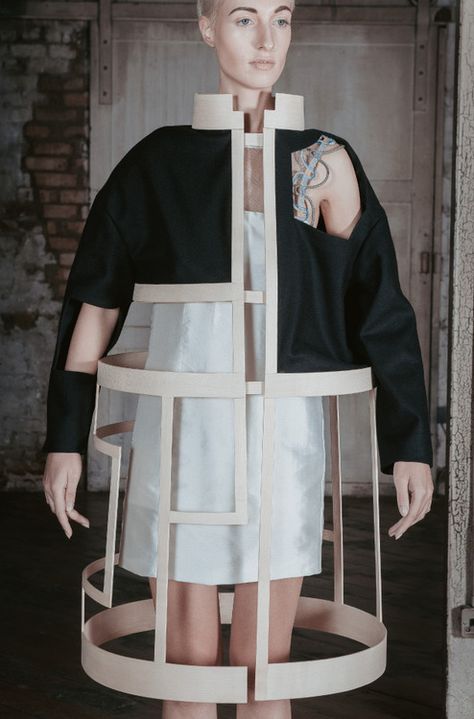 Deconstructed Jacket, Sculpture Fashion, Structured Fashion, Architectural Fashion, Fashion Design Inspiration, Structural Fashion, Sculptural Fashion, Basic Fashion, Geometric Fashion