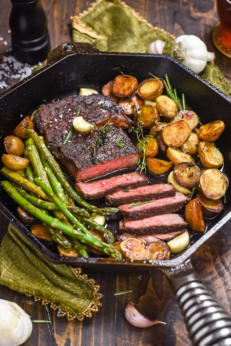 Potatoes And Asparagus, Night Dinner Recipes, Steak Potatoes, Butter Steak, Date Night Recipes, Garlic Butter Steak, Steak Butter, Garlic Fries, Crispy Potatoes