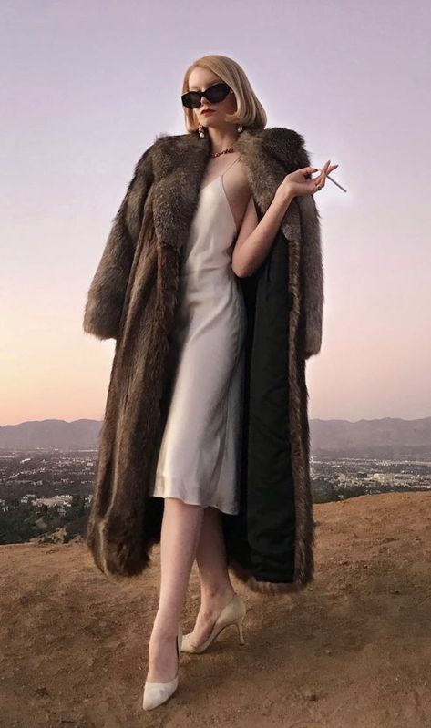 Luxurious Fur Coat Styles for Her Oversized Brown Coat, Wife Outfits, Fur Trench Coat, Coat Styles, Black Fur Coat, Fur Lined Coat, Long Fur Coat, 90s Runway Fashion, The Mob