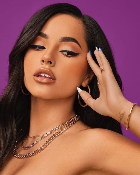 Becky G on Instagram: "Our @treslucebeauty Eterno Liquid Liners are finally here! 🤗 They’re waterproof, smudge-proof and fast drying. Plus, the petite brush tip makes application easy & precise! Available in 3 colors: La Noche (Deepest Black) 🖤, Tierra (Espresso) 🤎 and En El Mar (Cobalt), which I’m wearing here! 💙 I’m soo excited about these and can’t wait for you to experience them! Shop now at TresluceBeauty.com 🥰 #TresluceBeauty" Becky G Makeup, Becky G Style, Makeup Help, Western Girl, Liquid Liner, Becky G, Professional Makeup Artist, Gal Gadot, Beautiful Makeup