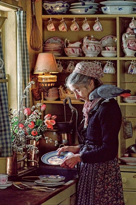 Grandmacore Aesthetic, Tasha Tudor, The Tudors, Old Woman, Lifestyle Trends, 인물 사진, Country Life, Book Illustration, Enjoy Life