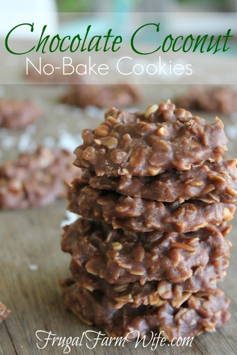 These no-bake chocolate coconut cookies are amazing! Like traditional no-bakes, but... MORE! Coconut No Bake Cookies, Cookies No Bake, Healthy No Bake Cookies, Chocolate Coconut Cookies, Weight Watcher Desserts, Postre Keto, Farm Wife, Dessert Aux Fruits, Low Carb Dessert