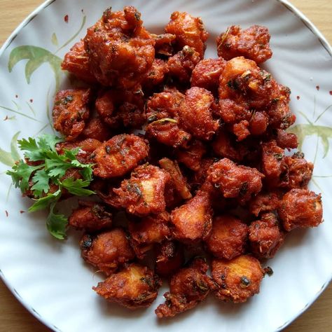 Chicken Pakoda, Rainy Evening, Food Memes, Food Appetizers, Chinese Chicken, Delicacy Food, Finger Food Appetizers, Food Inspo, Food Facts