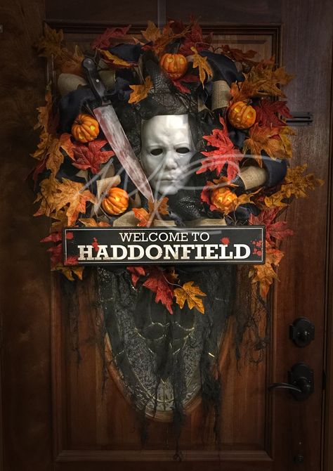 Michael Myers Halloween Party Ideas, Micheal Myers Wreaths, Michael Meyers Decorations, Ghostface Wreath Diy, Michael Myers Wreath Diy, Michael Myers Wreath Halloween, Horror Movie Wreath Diy, Michael Myers Diy Decor, Wednesday Addams Wreath