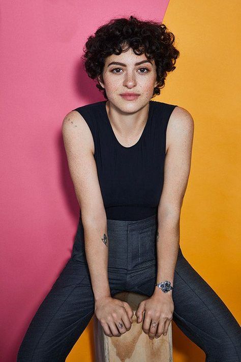 Alia Shawkat Alia Shawkat, Great Haircuts, Short Curly Haircuts, Trendy Haircuts, Short Pixie Haircuts, Short Pixie Cut, Curly Hair Cuts, Short Curly Hair, Short Pixie