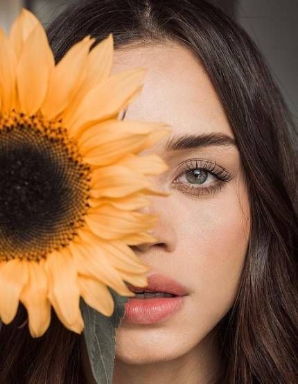 Sunflower Photography, Art Photography Portrait, Portrait Photography Women, Self Portrait Photography, Creative Portrait Photography, Face Photography, Portrait Photography Poses, Ideas Photography, Photography Poses Women