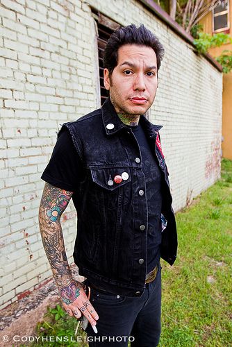 Mike Herrera of Tumbledown and MXPX. Cut off jean jacket Mike Herrera, Music Therapy, Cut Off Jeans, Pop Punk, Rock N Roll, Cut Off, Music Artists, Jean Jacket, Chef's Jackets