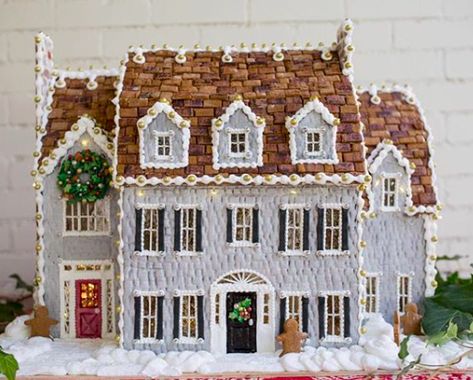 Gingerbread House Inspiration, Easy Gingerbread House, Gingerbread Castle, Cool Gingerbread Houses, Make A Gingerbread House, Gingerbread House Designs, All Things Gingerbread, Gingerbread Village, Window Detail