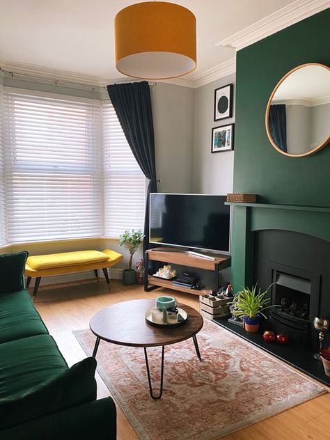 What is the Green Color Personality Type? | Decoholic Green Couches, Green Sofa Living, Green Walls Living Room, Dark Green Living Room, Green Sofa Living Room, Green Living Room Decor, Green Living Room, Green Lounge, Cosy Living