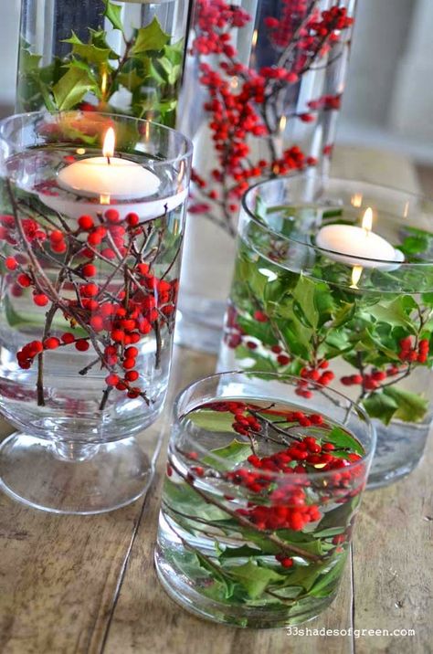 Christmas Holly Decorations, Diy Holiday Candles, Holly Decorations, Christmas Table Centerpieces, Fabulous Christmas, Holiday Candles, Holiday Centerpieces, Simple Holidays, Deco Floral