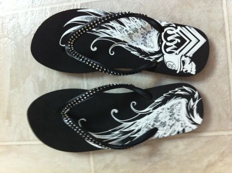 Metal Mulisha Flip Flops Emo Mcbling, Chelsea Shoes, Goth Fashion Punk, Fun Clothes, Metal Mulisha, Junior Fashion, Girly Shoes, Emo Fashion, Swag Shoes