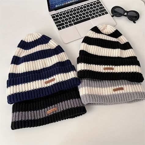 Color: Black,Dark Blue,Dark Grey,Light Grey. Cap Type:Beanie. Craftsmanship:Knitting. Material:Polyester. Operation Instruction:Machine wash, do not dry clean. Suitable types:Elasticity. Whether There Are Feathers:No. Precio bajo con envío gratis para usuario nuevo.