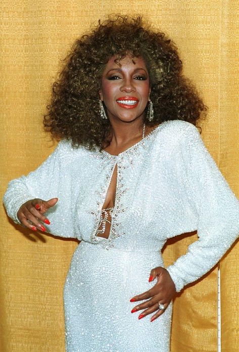 Mary Wilson at the 1st Annual Soul Train Awards in Los Angeles. [March 23, 1987] Train Music, Soul Train Awards, Mary Wilson, Soul Train, Beautiful Cover, Music Awards, Los Angeles California, The Soul, Old And New