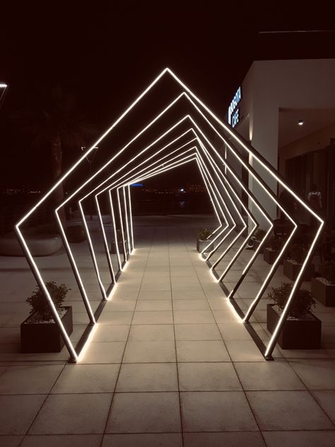 Red Carpet Entrance Ideas Entryway, Led Archway, Event Gate Design Entrance, Event Stage Design Ideas, Corporate Event Decoration, Photo Opportunity Ideas Events, Led Arch, Event Entrance Design, Questioning Reality