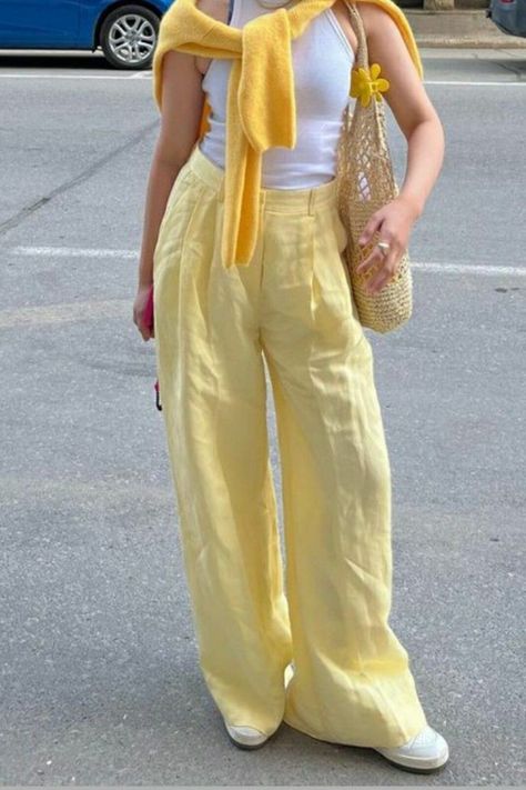 Yellow Pants Outfit Street Style, Yellow Casual Outfit, Yellow Pants Outfit, Yellow Outfit, Casual Day Outfits, Style Clothes, Outfit Look, Fashion Mistakes, Outfit Inspo Fall