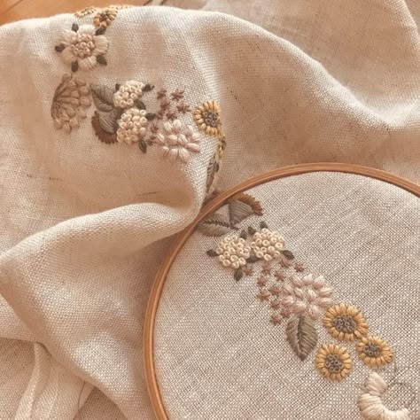 Straight Embroidery Design, Mother Embroidery Pattern, Embroidery On Beige Fabric, Neutral Embroidery Designs, Embroidery Aesthetic Vintage, Broderie Aesthetic, Cow Hand Embroidery, Aesthetic Embroidery Designs, Cross Stitch Aesthetic