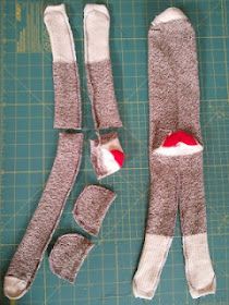 Little Birdie Secrets: how to make a sock monkey {guest tutorial} Sock Monkeys Diy, Sock Monkeys Tutorial, Sock Monkey Pattern, Diy Sock Toys, Crochet Sock Monkeys, Sock Monkey Dolls, Diy Teddy Bear, Monkey Crafts, Sock Snowman