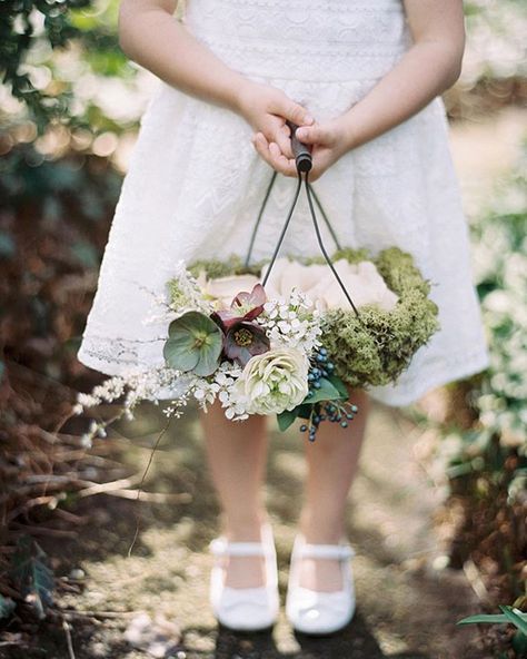 Flower Girl Basket Alternative, Wedding Barrel, Flower Girl Inspiration, Summer Reception, Basket Flower Arrangements, Wedding Flower Girl Basket, Urban Wedding Venue, Flower Girl Accessories, Flower Girl Ring Bearer