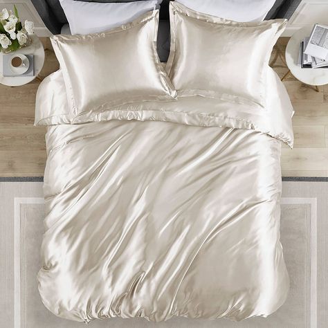 Sleep in absolute luxurious comfort with this exquisite four-piece Madison Park Essentials comforter set featuring a luxury satin comforter that is constructed with wrinkle-free fabric, ensuring you feel cozy and pampered as you drift into sweet dreams. The ultra-smooth texture is gentle on skin and hair, helping to tame frizz and reduce breakage while you sleep. Pretty Comforters, Satin Sheets Bedrooms, Bedroom Chic, Silk Sheets Aesthetic, Silk Bedding Aesthetic, Champagne Bedding Set, Bedsheets Aesthetic, Cute Comforters, Glam Bedding