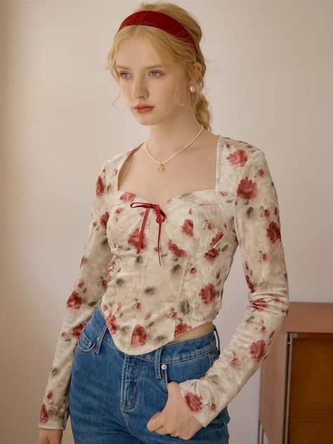 [AffiliateLink] Get This Artistic Vintage Style Blouse In Simple Retro. 2020 Fall Fashion Trends--Retro Style. #vintagefloralblouse Zeynep Core, Romantic Outfit Casual, Vintage Style Blouses, Blouse Simple, Vintage Floral Blouse, Downtown Outfits, Simple Retro, Romantic Outfit, Fashion Photography Poses