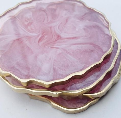 Marble Effect Resin Coasters, Pink Resin Coasters, Pink Resin Art, Geode Resin Coasters, Pink And White Marble, Epoxy Coasters, Marble Resin, Resin Art Painting, Diy Resin Projects