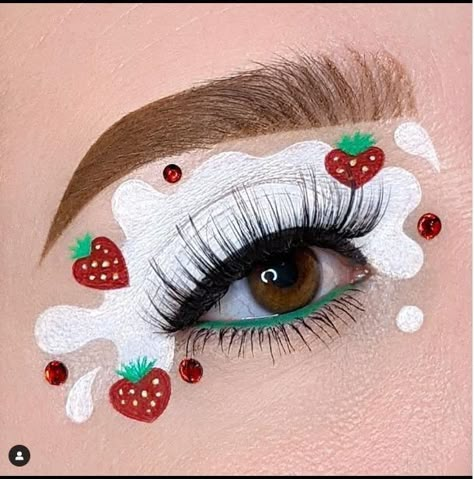 Nachral Makeup, Cute Creative Makeup Looks, Valentine Looks Makeup, Makeup Designs Art, Strawberry Eyeliner, Strawberry Eye Makeup, Valentine Eye Makeup, Valentine's Makeup Looks, Creative Eye Makeup Art