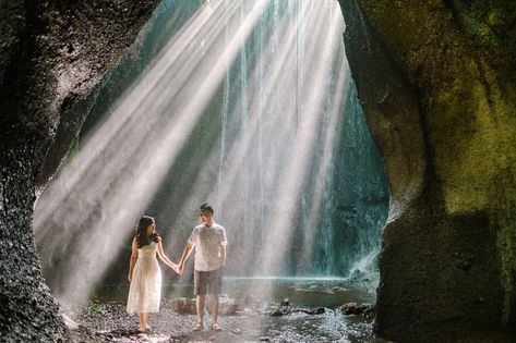 Tukad Cepung Waterfall Prewedding, Tukad Cepung, Prewed Outdoor, Prewedding Bali, Inspirasi Prewedding, Bali Outdoor, Bali Prewedding, Waterfall Engagement, Pose Prewedding