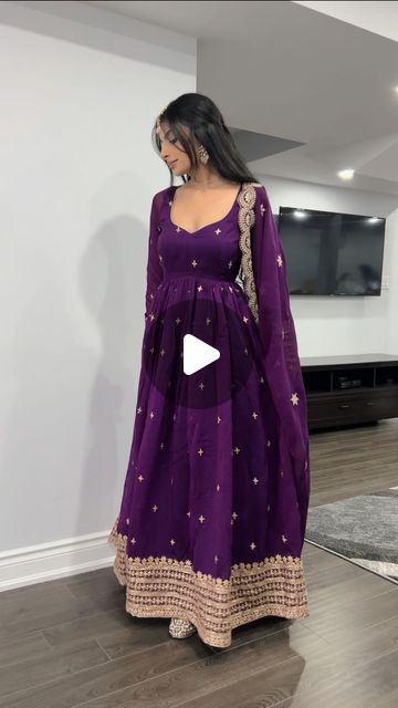 Ankita Bhardwaj on Instagram: "Anarkali era 🤞🏽

Suit from @kadhaeeghar 

#indianwedding #indianwear" New Anarkali Design, Suits From Saree, Trendy Anarkali Designs, Indian Anarkali Suits, Anarkali Design, Anarkali Suits Designer, Dress Designs For Stitching, Anarkali Designs, Indian Anarkali