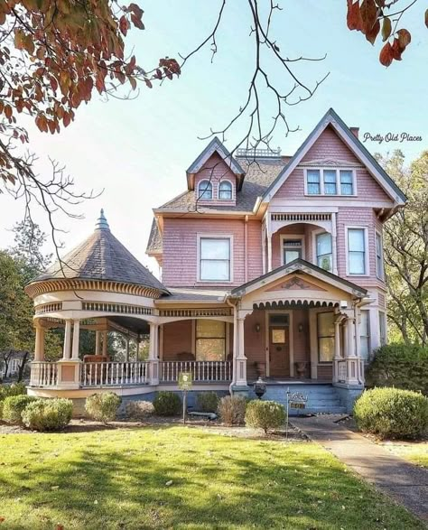 House With Turret, Hipstoric Home, Pink House Exterior, Maximalist House, Home Front Porch, Castle Bedroom, Vintage Porch, Beautiful Home Gardens, Victorian Style Homes