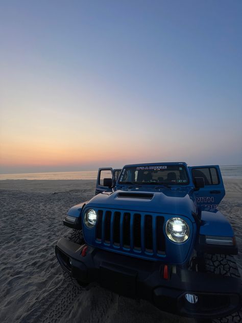 #jeep #summer #sunset #sunrise #aesthetic #beach #sand Hawaii Jeep Aesthetic, Jeep Sunset, Jeep Summer Aesthetic, Jeep Beach, White Jeep Beach, Jeep On Beach Aesthetic, Beach Jeep, I Love The Beach, Beach Lovers