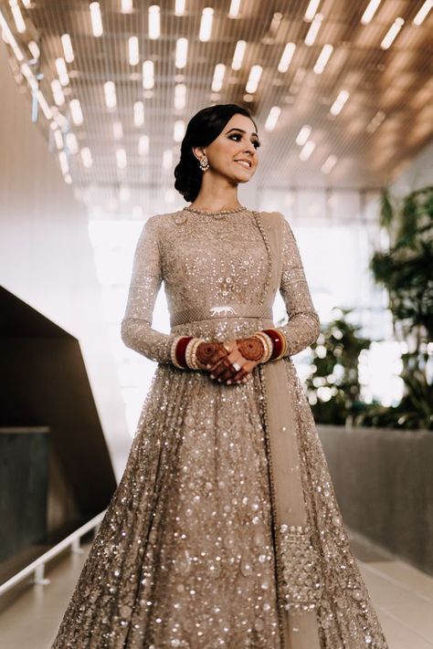 Indian Wedding Reception Gowns, Reception Dress Bride Indian, Indian Wedding Reception Outfits, Wedding Reception Gowns, Gold Outfits, Bride Reception Dresses, Wedding Reception Outfit, Reception Gowns, Indian Wedding Gowns