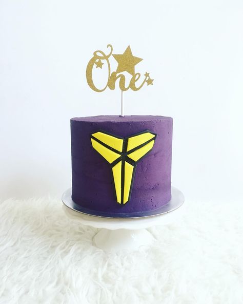 KOBE BRYANT CAKE BLACK MAMBA 15 Likes, 1 Comments - Sunshines_Sweettooth (@sunshines_sweettooth) on Instagram: “The reason why I do what I do... i cannot remember the pain of labour that i've been thru… Kobe Bryant Cake Ideas, Kobe Bryant Birthday Cake, Kobe Cake, Kobe Bryant Cake, Kobe Bryant Birthday, Basketball Birthday Cake, Basketball Theme Party, Korean Cake, Basketball Theme