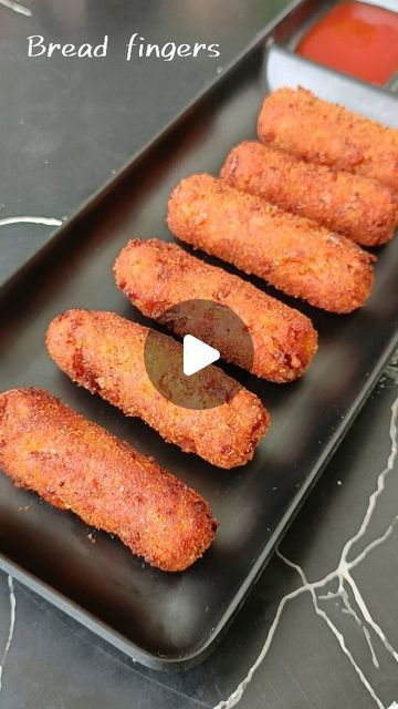 Foodies Roof on Instagram: "Crispy Bread fingers ❣️❣️ Quick evening snacks❣️ These bread fingers are one of the easiest, yummiest snacks you can make for this rainy weather or just for school snacks. If you don't want to fry it, just air fry them, it works perfectly. Try it out and it will be loved by everyone  1. Take 2 boiled potatoes, mash them well. Add 4 slices of bread. Remove the sides, if needed.  2. Add 1/2 tsp chilli powder, 1 tsp garam masala, 1/2 tsp chaat masala, salt 1 tsp and mix everything well together.  3. Make them finger shaped and roll them into breadcrumbs. Deep fry or air fry till crispy for a healthier version. Serve with your favourite dip. Enjoy!! Happy Eating 💕  . Follow @foodiesroof for more such contents  . . #foodiesroof #breadfingers #breadroll #crispybread 1 Hour Breadsticks, Evening Snacks Recipes, Easy Indian Fry Bread, Homemade Indian Fry Bread, Fast Breadsticks, Air Fryer Indian Fry Bread, Easy Evening Snacks, Crispy Fry, Bread Snacks