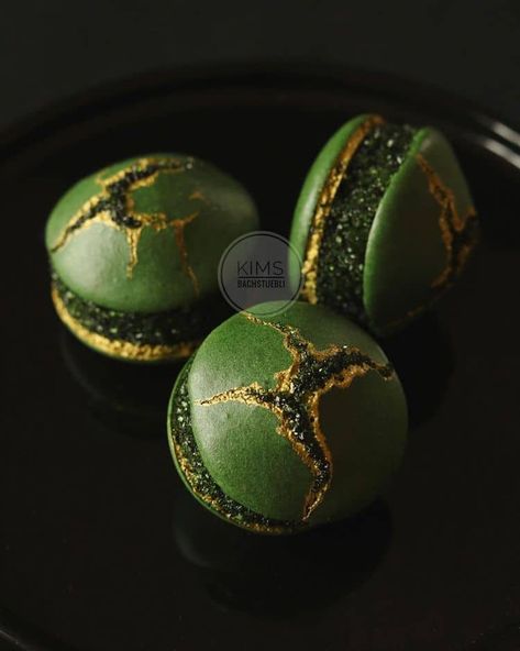 Macaron Decoration, How To Make Macarons, 귀여운 음식 그림, French Macaroons, Food Artists, Creative Food Art, Jelly Cake, Macaron Recipe, Crazy Cakes