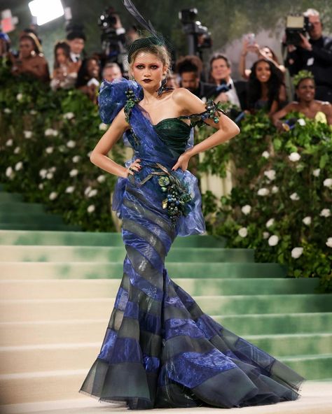 GlamFromVenus🍸 | my favorite looks from the Met Gala 2024. See ya next year💋😘 | Instagram Zendaya Met Gala, Meet Gala, Estilo Zendaya, Met Gala Fashion, Gala Outfits, Met Gala Outfits, Met Gala Dresses, Gala Looks, Gala Outfit