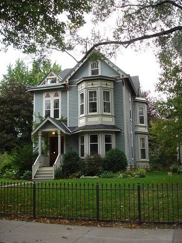 Suburban Victorian House, Old Victorian House Exterior, Victorian Exterior, Old Victorian Homes, Victorian Style House, Victorian Style Homes, Victorian Mansions, Painted Ladies, Victorian Home